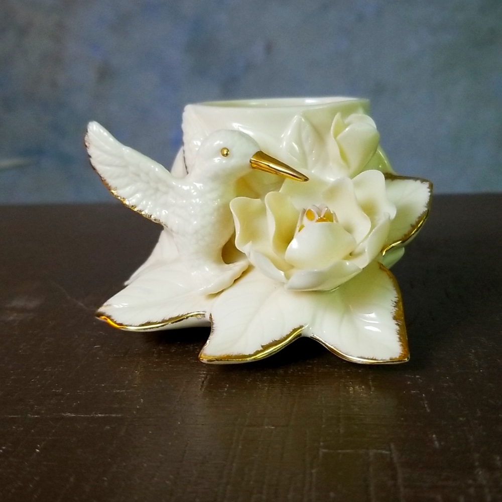Vintage Ceramic or porcelain hummingbird Vase, 1997 "Yh" 2.5x4"